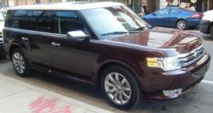This is the 2009 Ford Flex Limited I drove through Chicago.